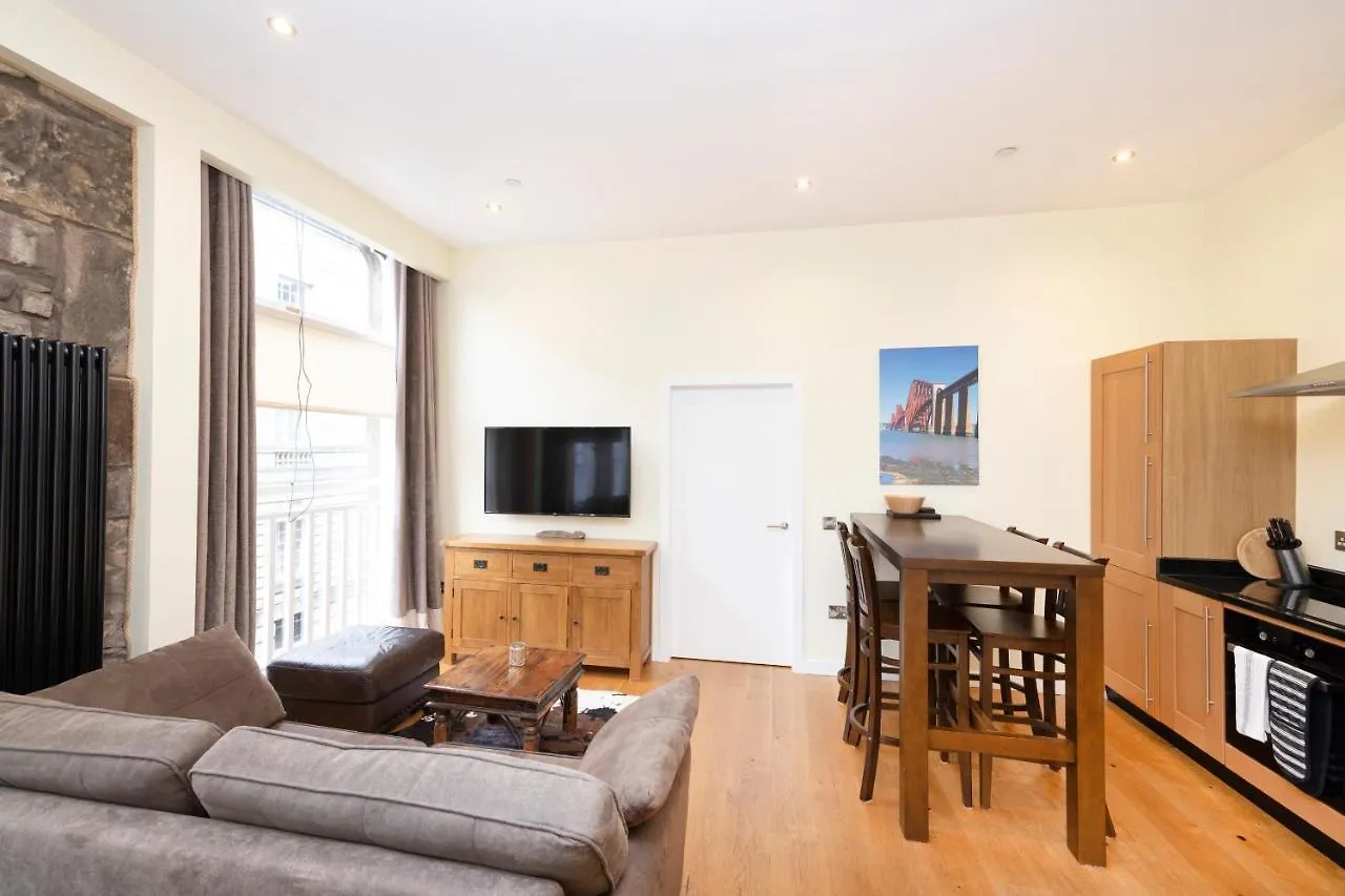 Joivy 1 Bed Flat In Old Town, Next To St Giles Cathedral Apartment Edinburgh